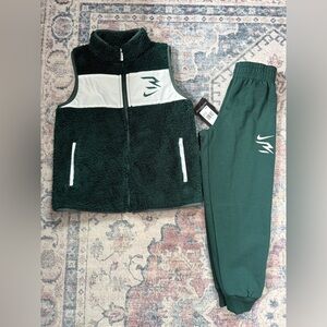 Nike boys size 8 vest Green and White Tracksuit Set new
